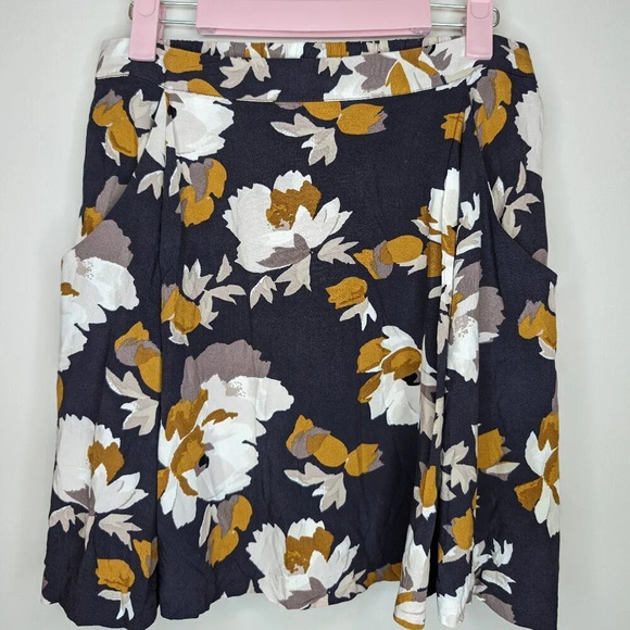 Old Navy Flowy Mini Skirt Navy Blue  Tan White Floral with Pockets Women XS - Picture 2 of 8